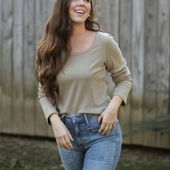 Neuflora Covington top in sage - Picture 1 of 9